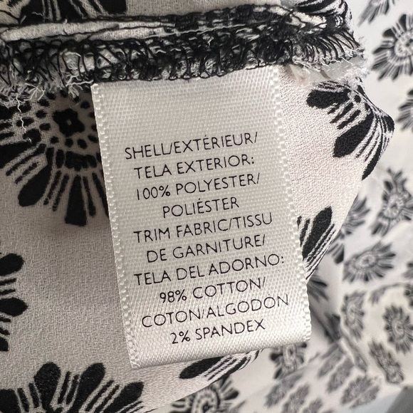 284. LOFT Black and White Floral Women's Top XS - Picture 4 of 7